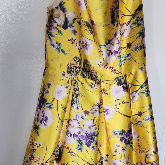 Dresses & Skirts - Gorgeous yellow animal patter dress